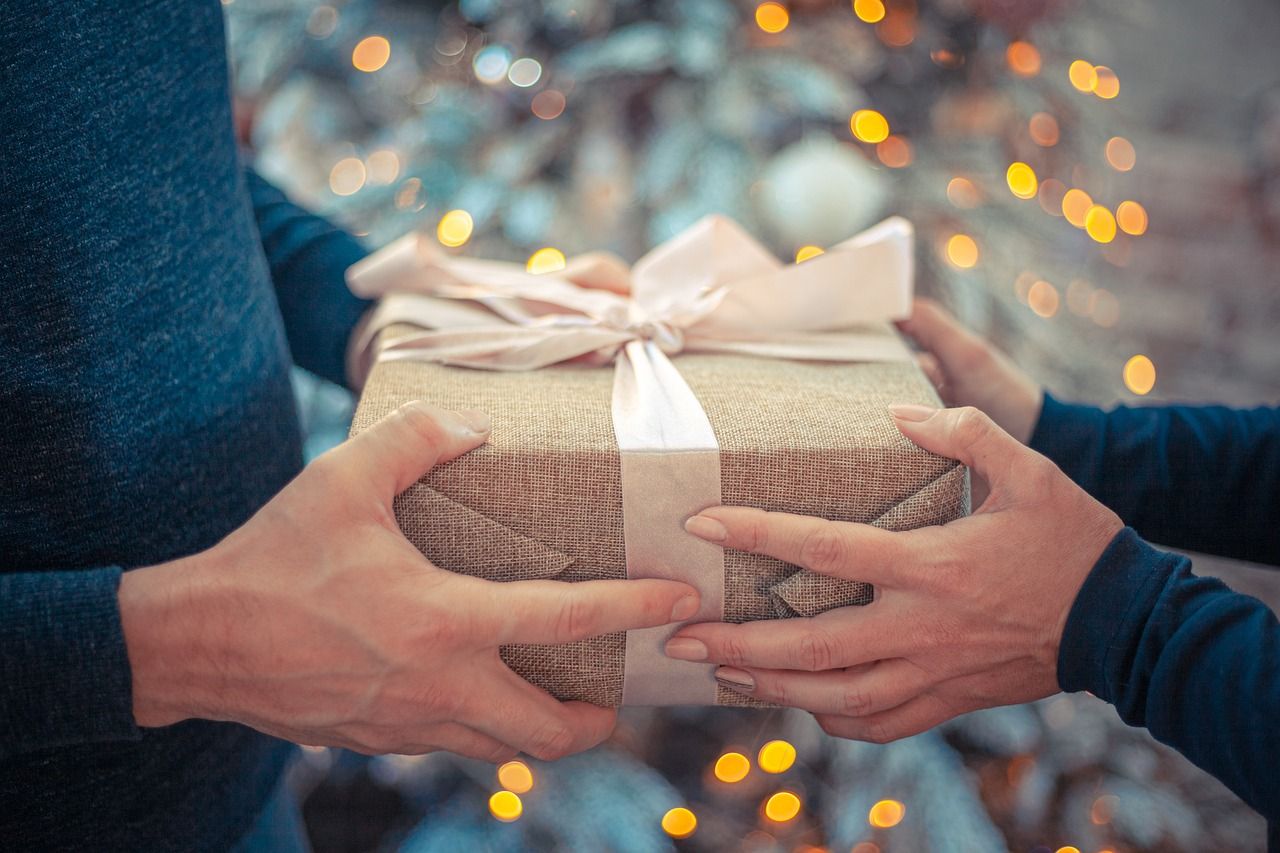 Ciekawe pomysły na świąteczne prezenty dla bliskich