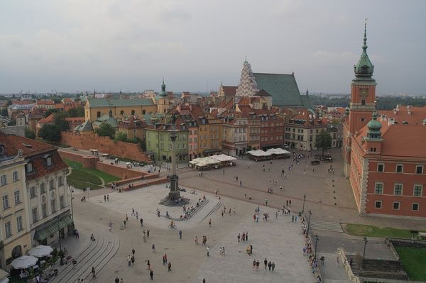 Wyrusz w podróż w czasie: historia Warszawy oczami przewodnika