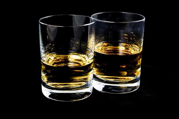 Odkrywanie whisky z różnych stron świata w naszym sklepie